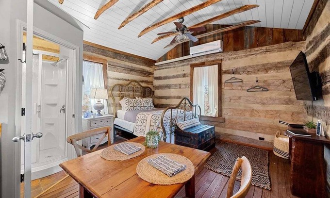 Augusta Cabin | Adorable Augusta Cabin