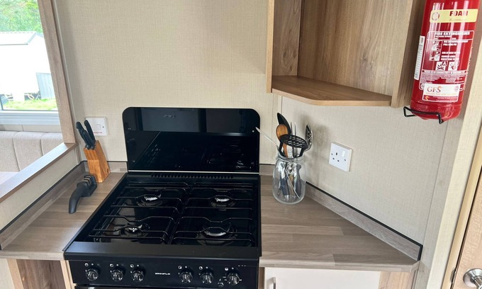 Newquay Cabin | Adorable Caravan in Newquay Bay Resorts NB98