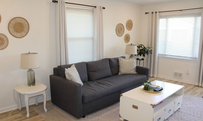 Pewaukee House | Adorable lake house retreat - steps from the lake and restaurants!