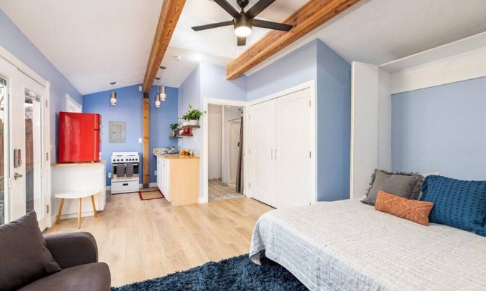 East Central Apartment | Adorable & Pet Friendly-Close to U and Downtown!