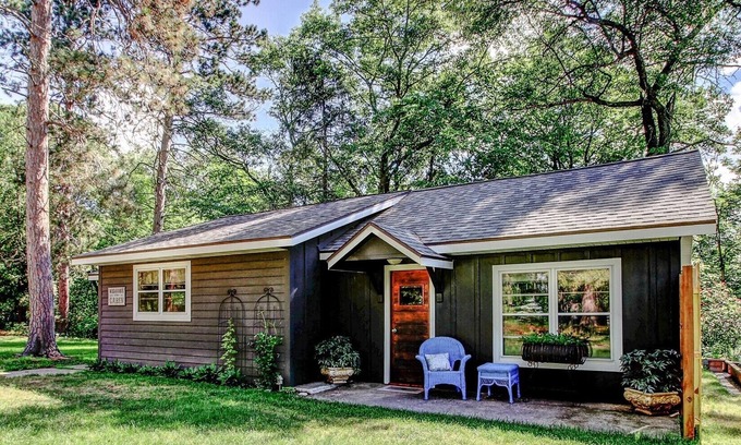 Pequot Lakes Cabin | Adorable Vintage 1950's Cottage