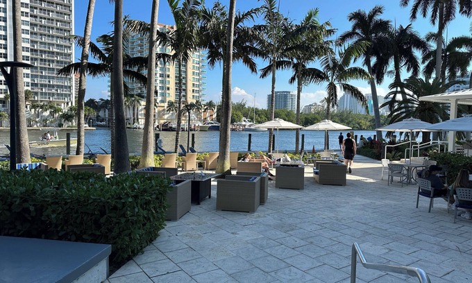 East Fort Lauderdale Hotel | ADORNED WITH BEAUTY, FRAMED NY NATURE, APARTMENT, BLK FROM BCH, ON INTERCOASTAL.