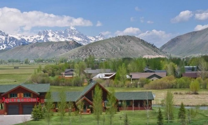 South Park Apartment | Adventure All Day, Relax All Night in this cozy two bedroom.