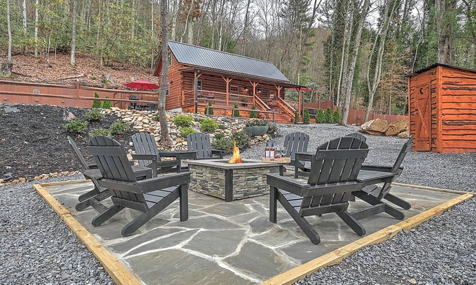 Elizabethton Cabin | Adventure Awaits in the Smokey Mountains/Hot Tub/Pets