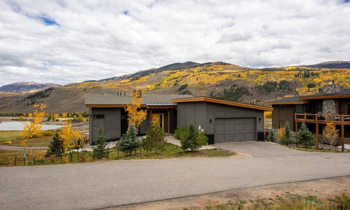 Silverthorne House | Adventure Lakehouse - Private Hot Tub, Mountain and Lake Views