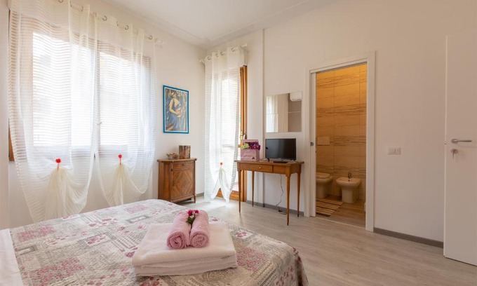 Isolotto House | AFFITTACAMERE IMPERIALE