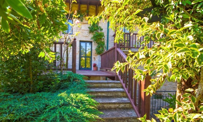 Cerdedo Villa | Affluent Mansion in Cerdedo with Private Swimming Pool