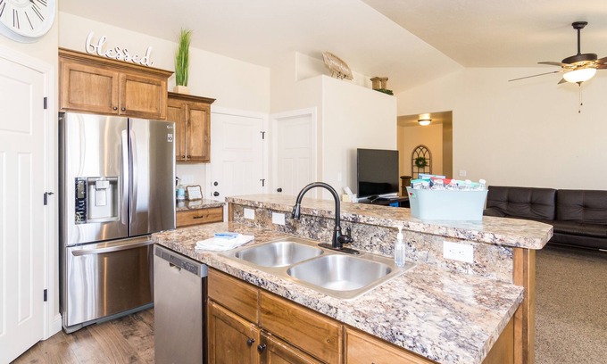 Idaho Falls House | Affordable Family Getaway- 90 minutes to Yellowstone