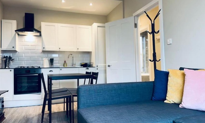 Thornton Heath Apartment | Affordable luxury flat in London - cosy and homely