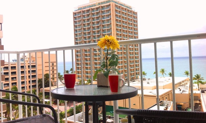 Condado Condo | Affordable Ocean View Studio in the Center of Condado