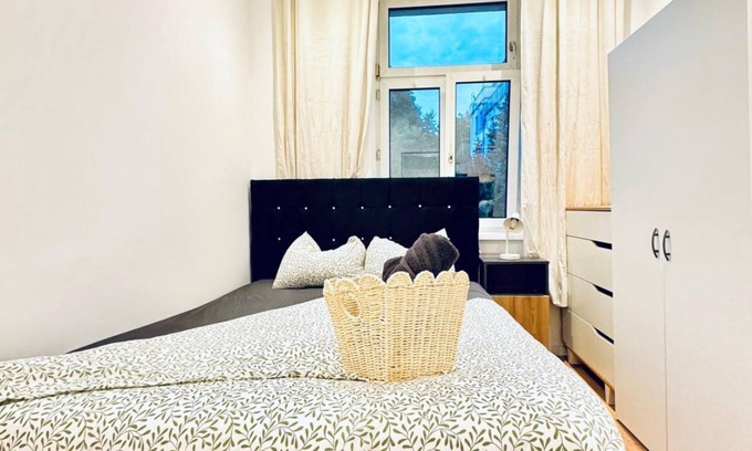Klosterneuburg Apartment | Affordable Studio with Kitchen & Private Bath – Central Location