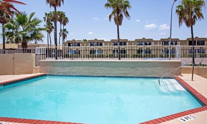McAllen Hotel | Affordable Unit Near Quinta Mazatlan - Pet Friendly With Free Parking