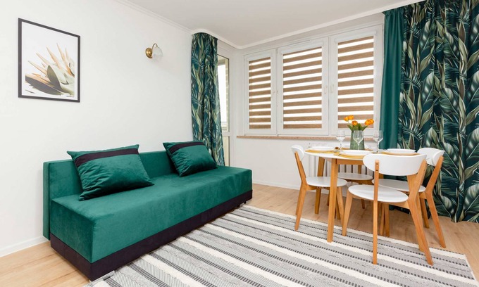 Saska Kepa Apartment | Afrykańska 12 Warsaw | Spacious Apartment | Close to PGE