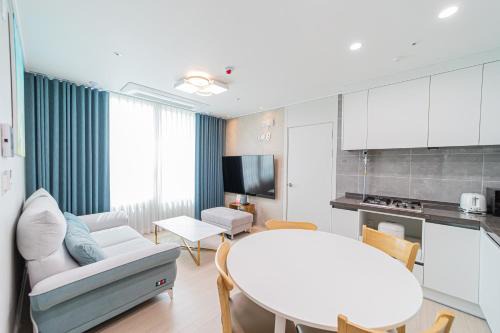 Bongmyeong-dong Apartment | Again