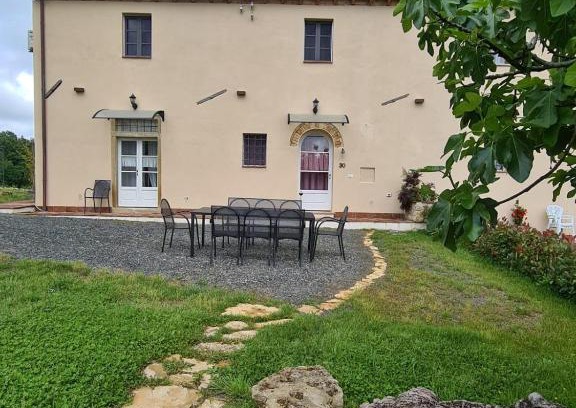 Collesalvetti House | Agriturismo La Casa dei Ricordi