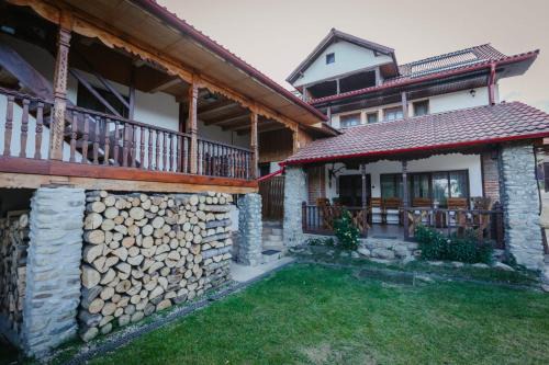 Tismana House | Agro-pensiunea "Plaiul Castanilor"