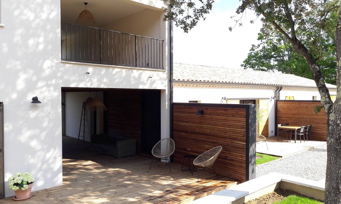 Laval-Saint-Roman Apartment | Aiguèze, Gîte N°5 air-conditioned with swimming pool