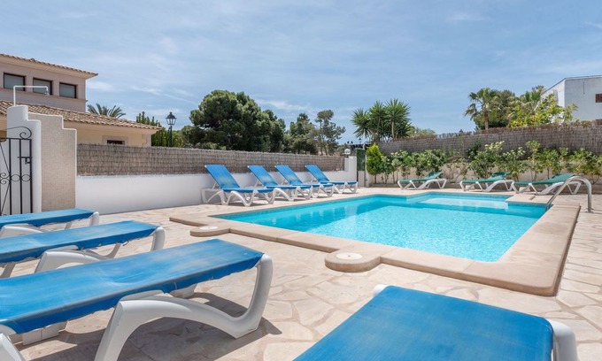 Cala Ferrera Apartment | Air-Conditioned Apartment with Pool, Wi-Fi, Balcony and Close to the Beach