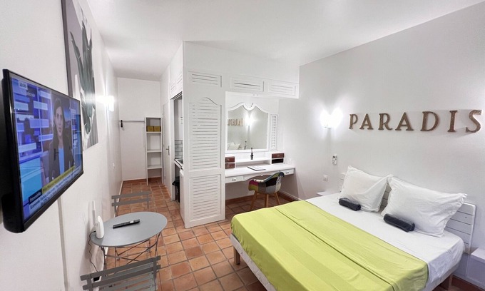 Tartane Apartment | Air-conditioned studio with separate bathroom