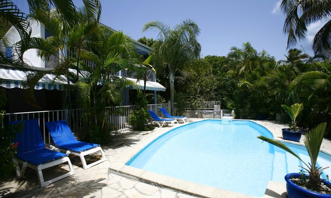 Saint Felix Apartment | Air-conditioned studio with terrace in residence with pool, feet in the water