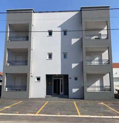 Surcin Apartment | Airport Art Villa