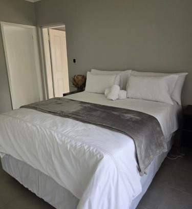 Ekurhuleni Apartment | Airport Fresh Lodge