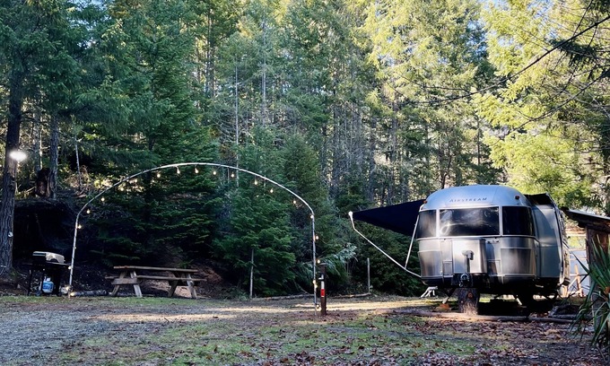Douglas County Resort | Airstream in Azalea Forest creek side, lake front