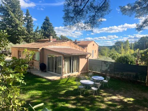 Est Apartment | Aix-en-Provence, Maison provençale au calme de la campagne avec Jacuzzi