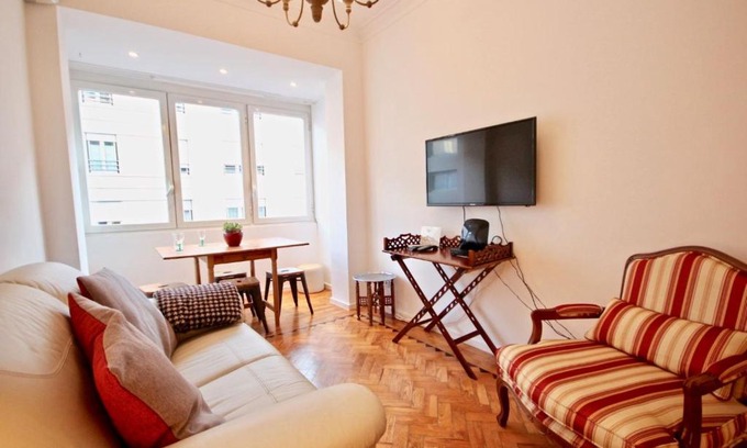 Santo Condestavel Apartment | Akicity Ourique Targa