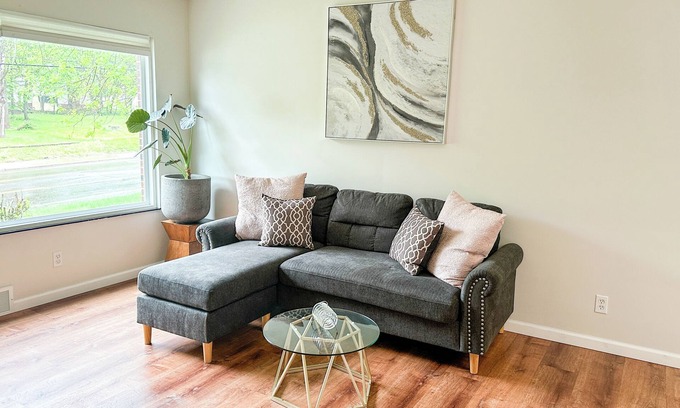 West Akron Apartment | Akron Abode - 2 pm Check In & Check Out