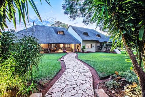 Lepele-Nkumpi Ski Chalet | Al Thandiwe Cliff Chat Lodge