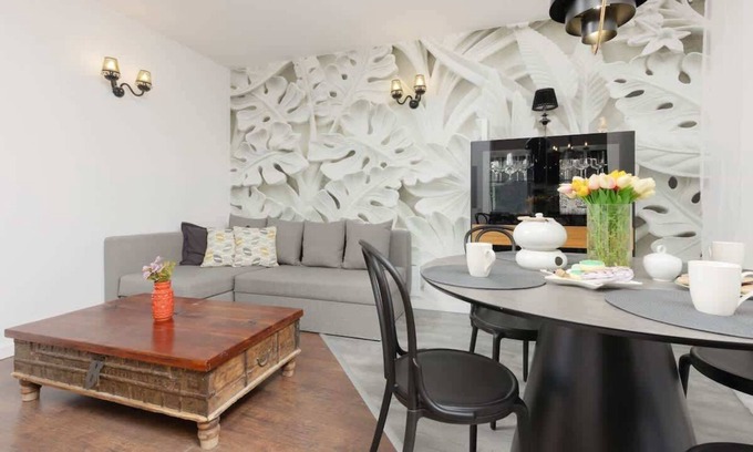 Wilanow Apartment | Al. Wilanowska 9A | Stylowy Apartament | Biurko