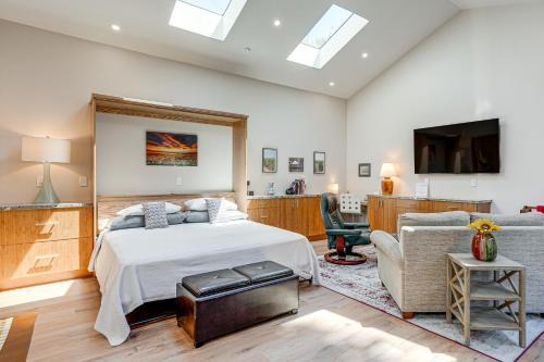 East End Apartment | Alameda Studio with Patio 3 Mi to Oakland Coliseum!