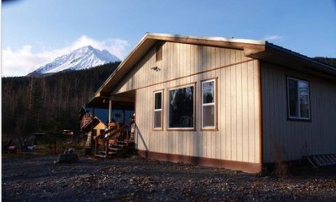 Bear Creek House | Alaska View Lodge