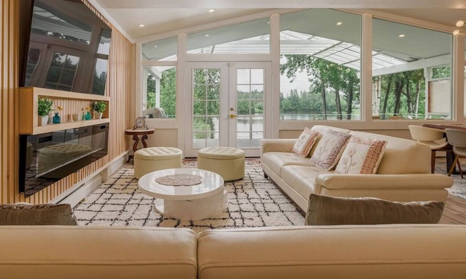 Campbell Park House | Alaskan Lakefront Luxury