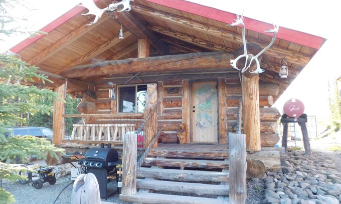 Sterling Cabin | Alaskan Wooden Bear Cabins - Miners Cabin