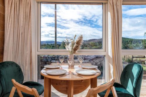 Ballater House | Alba - Charming boutique forest view cabin with hot tub in Ballater
