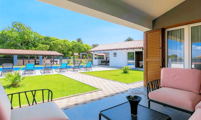 Liznjan House | Alba Rossa 106.1