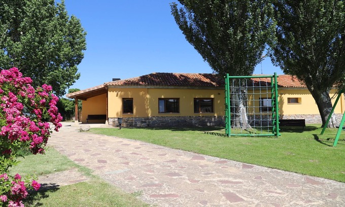 Noviercas House | Albergue La Arboleda