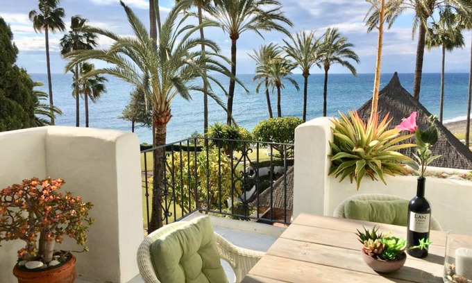 Urbanization Alcazaba Beach Apartment | Alcazaba Beach: Frontline apartment