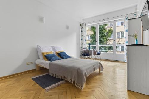 Srodmiescie Południowe Apartment | Aleja Przyjaciol by Solarento