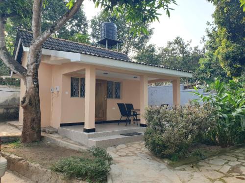 Entebbe House | Alison & Dave's Guesthouse