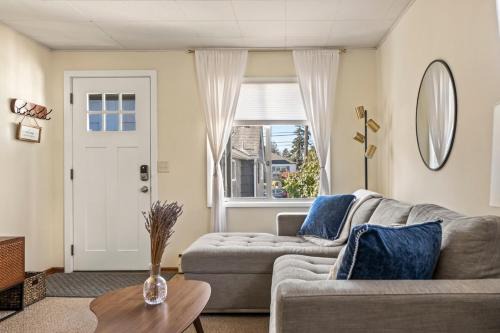 Alki House | Alki Beach Fenced Patio Area with 2 Parking Spots