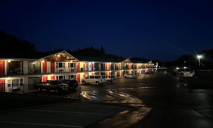 Wisconsin Dells Hotel | All Star Inn & Suites