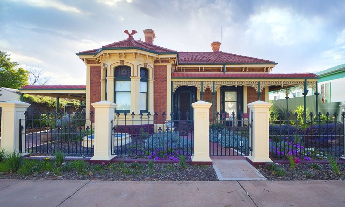 Piccadilly House | Allora House Kalgoorlie