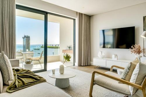 Sea Point Apartment | Alluring 2bed Apt w Sea Mountain Views Marlo Vale