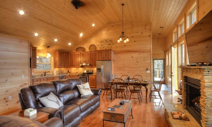 Almond Cabin | Almost Heaven - Free Brewery Tour Amazing patio w/ Fire Pit Home Theater
