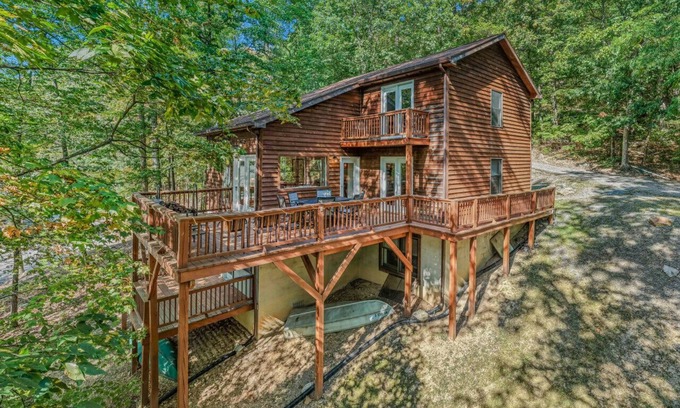 Berkeley Springs Apartment | Almost Heaven - Mountain Charm!