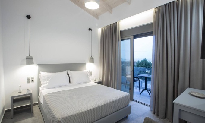 Apolpaina House | Aloft Luxury Villas Lefkada - Heated Pool