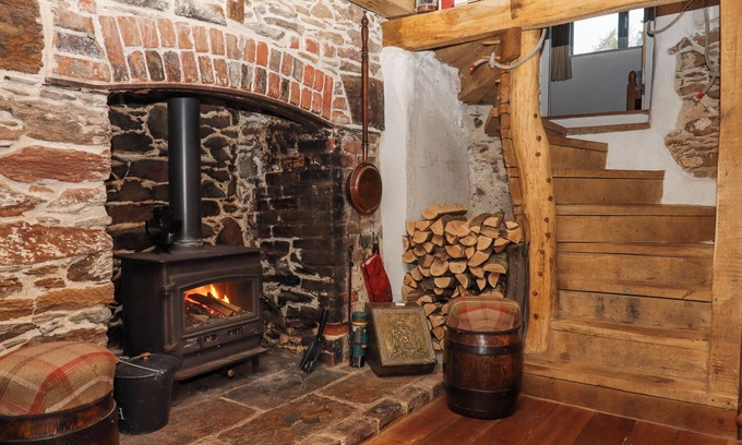 Dittisham Cottage | ALPHA COTTAGE, pet friendly, character holiday cottage in Dartmouth